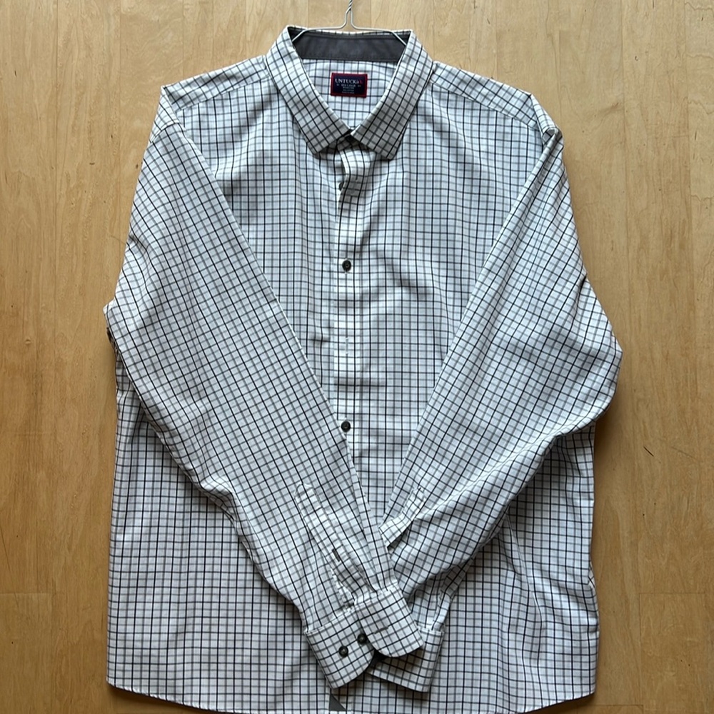 Almost new and hardly worn XXL Untuckit button down shirt.